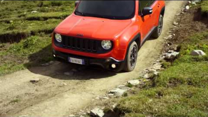 Jeep Renegade Trailhawk Driving Video | AutoMotoTV