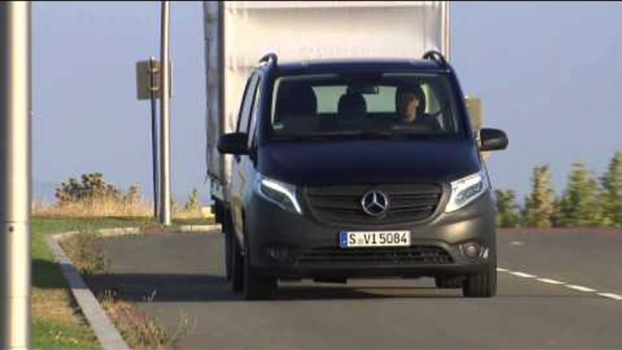 Mercedes-Benz Vito Mixto 119 BlueTEC with Trailer Driving Video | AutoMotoTV