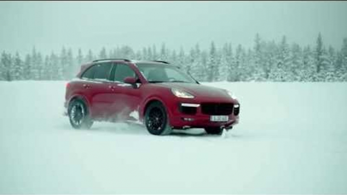 Porsche Cayenne GTS Acceleration track on the Snow | AutoMotoTV