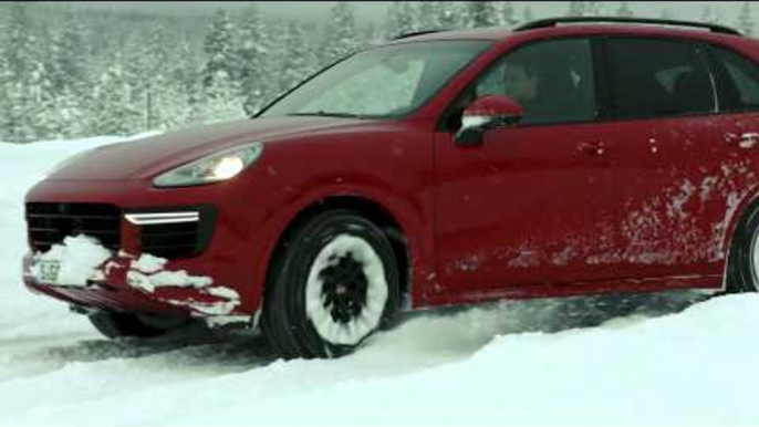 Porsche Cayenne GTS Handling track on the Snow | AutoMotoTV