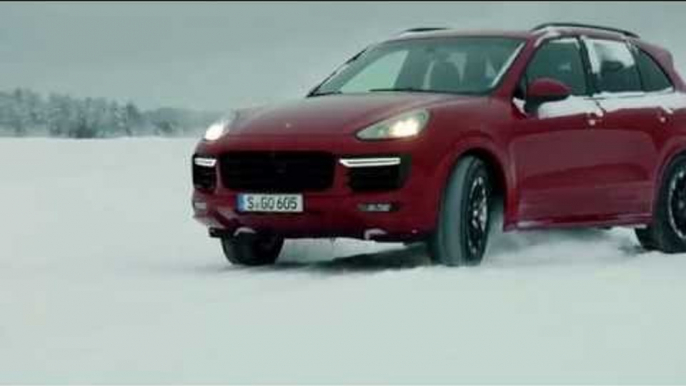 Porsche Cayenne GTS Slalom track on the Snow | AutoMotoTV