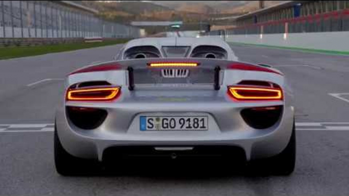 Porsche 918 Spyder in Rhodium Silver Metallic at Hybrid Trackdays