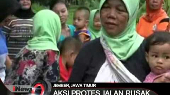 Warga lakukan aksi protes akibat jalan rusak yang belum diperbaiki di Jember - iNews Pagi 12/02