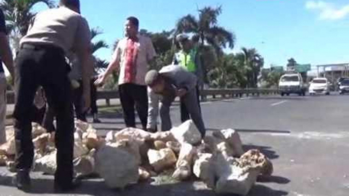 Sengketa Lahan Belum Selesai, Jalan Tol di Makassar di Tutup Warga - iNews Petang 27/05