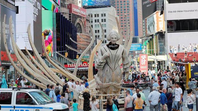 Kunstprojekt: Times Square 8 Meter unter Wasser