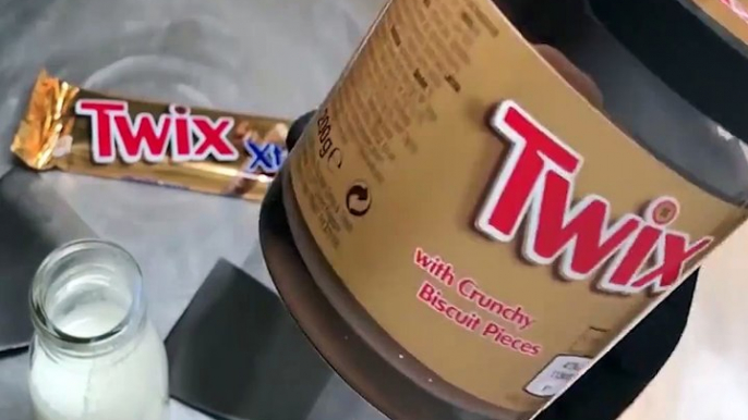 How to make chocolate caramel TWIX ice cream rolls! Credit:  goo.gl/uMDd8x