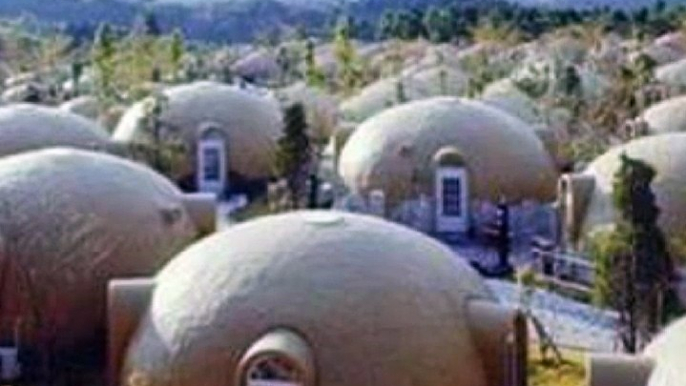 Houses made by foam in Japan