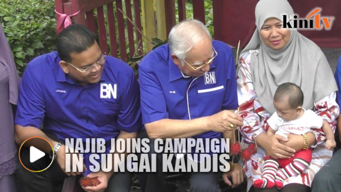 After leading BN to defeat in GE14, Najib campaigns in Sg Kandis