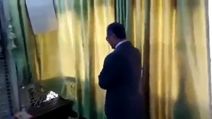 CJP Saqib Nisar Offering Namaz with Shoes