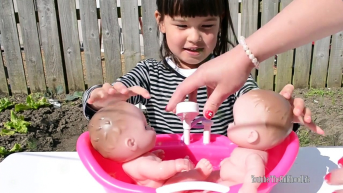 Twin Baby Doll Bath time Fun Pretend Play How to bath Baby Dolls Lil Cutesies Bath Tub To