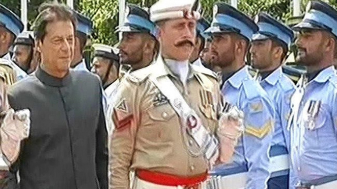 Pakistan Prime Minister Imran Khan inspects guard of honour | OneIndia News