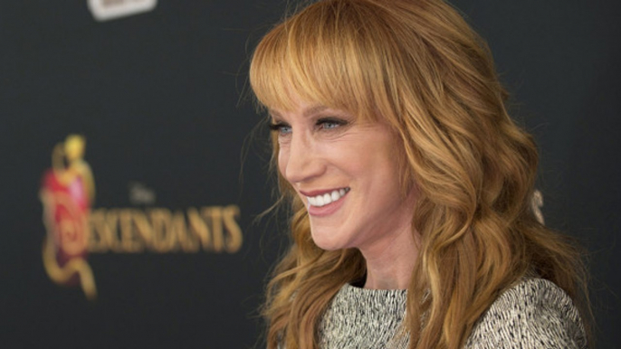 57 Yaşındaki Yıldız Oyuncu Kathy Griffin, Fiziğiyle Şapka Çıkarttı