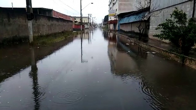 Chuva causa alagamentos em Cobilândia, Vila Velha