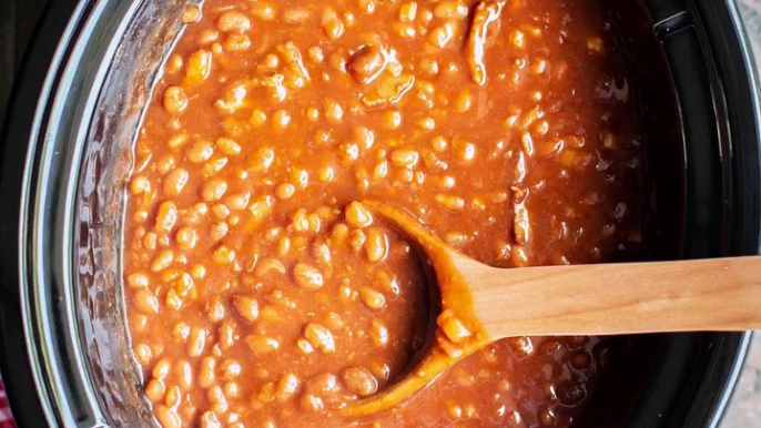 Slow Cooker Root Beer Baked Beans are a perfect addition to any potluck or barbecue! Full recipe: