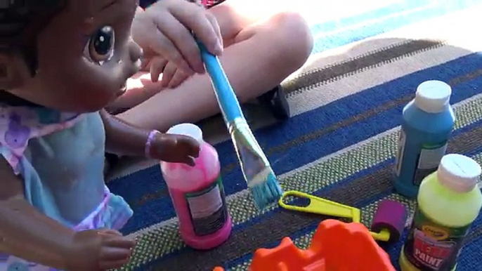 BABY ALIVE has FUN in the SUN! The Lilly and Mommy Show. POOL PARTY. The Toytastic Sisters