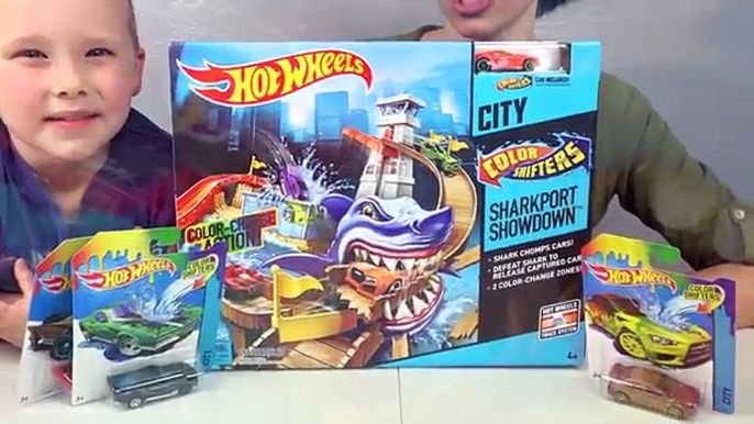 Hot Wheels Color Shifters Sharkport Showdown Trackset & Color Changing Car Toys