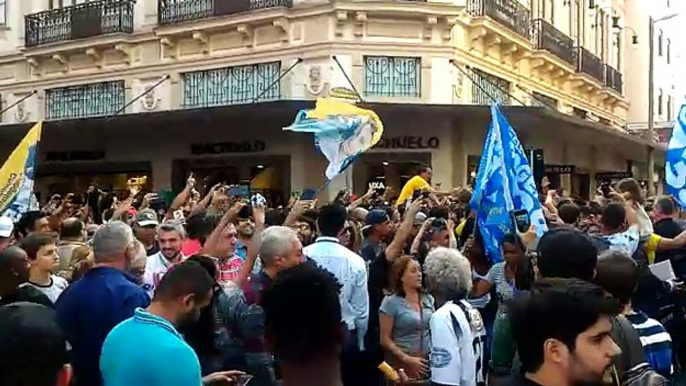 Jair Bolsonaro leva facada em Juiz de Fora (MG)