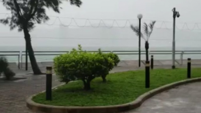 Typhoon Mangkhut Brings Huge Waves to Hong Kong