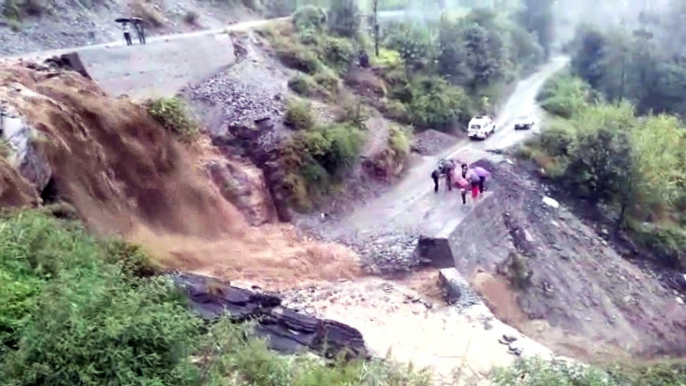 Heavy Rain And Water Slides From Hill in Himachal Pradesh in India - Live Video