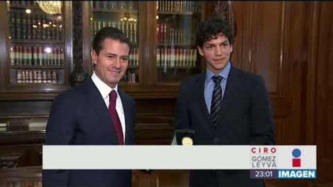 Peña Nieto entregó la "Medalla Bellas Artes" al bailarín Isaac Hernández | Noticias con Ciro