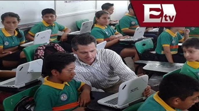 Enrique Peña Nieto entrega computadoras a niños de primaria / Titulares con Vianey Esquinca