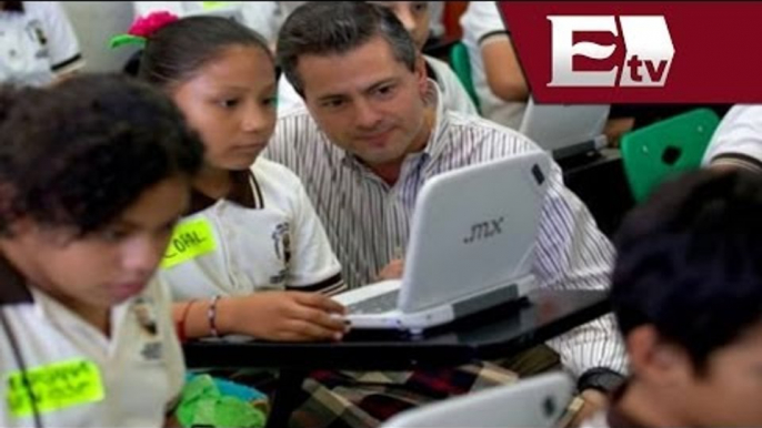 Peña Nieto entrega computadoras a niños de primaria de Tabasco / Mario Carvonell