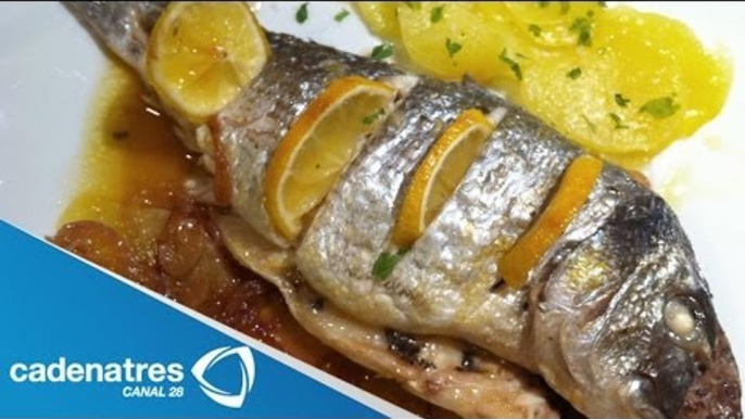 Receta para preparar pescado con papas y cebolla. Receta de pescado / Recetas light