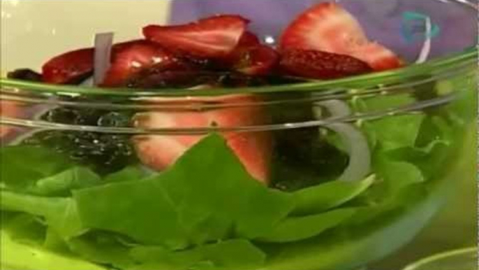 Receta de ensalada de espinacas con fresas y pechugas a la parrilla. Receta ensaladas