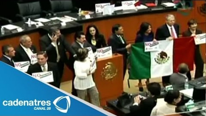 Legisladores del PRD toman tribuna del Senado para frenar reforma energética