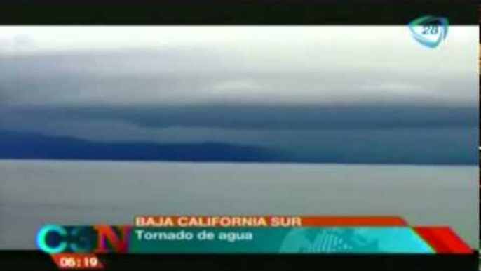 Impresionantes imágenes de un tornado de agua en BCS (VIDEO)