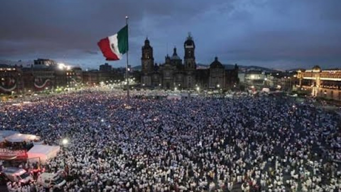 Miles de capitalinos marchan pidiendo la paz de México