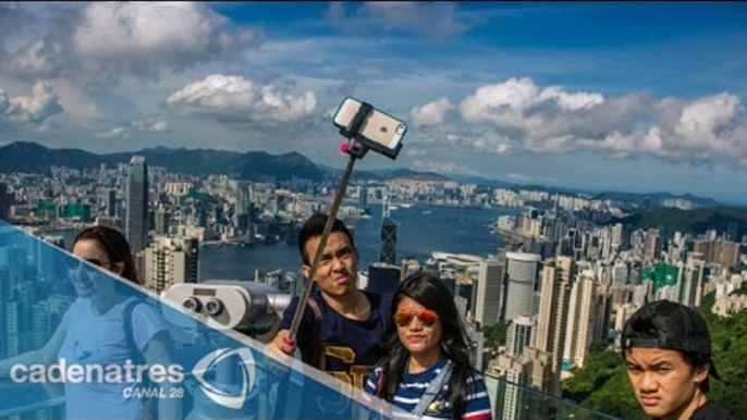 Prohiben selfie sticks en lugares turísticos alrededor del mundo