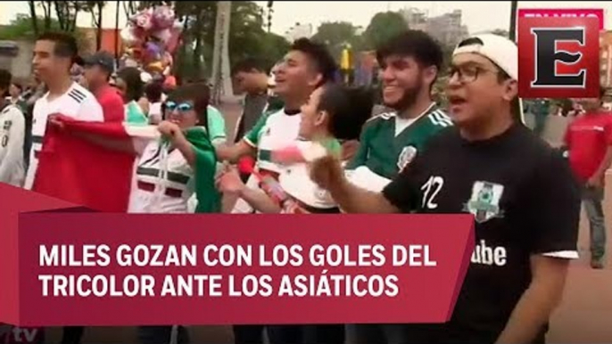 Capitalinos siguen el partido México vs Corea en plazas públicas