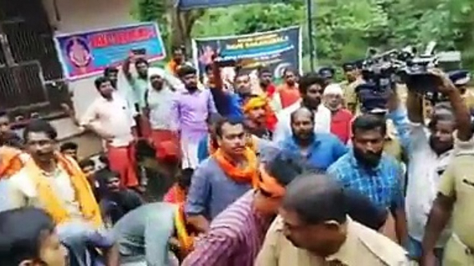 Sabarimala Temple Protests : Issue Starring Video