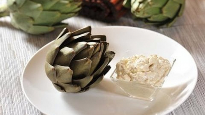 Alcachofas con aderezo de huevo - Artichoke with egg dressing - Cómo comer alcachofas