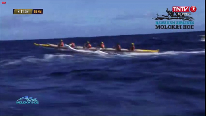 Shell Va'a est actuellement en tête de la Molokai Hoe. Suivez la course en direct sur votre chaîne TNTV !!