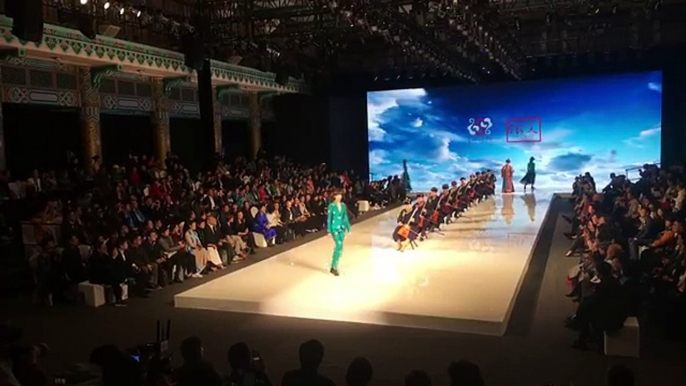 #Live: China Fashion Week has officially opened. The event, which is being held here in Beijing, will showcase spring and summer collections for 2019. In today'