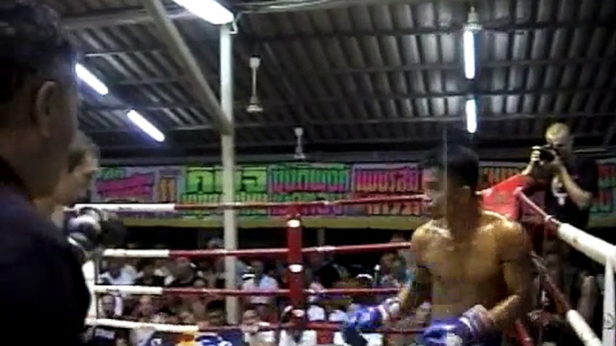 Andy (Tiger Muay Thai) wins Muay Thai fight over 5-rounds