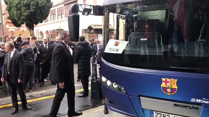 El vergonzoso momento que tuvo Gerard Piqué por ir mirando el celular