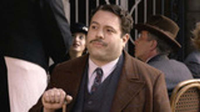 'Fantastic Beasts' Star Dan Fogler Talks Jude Law's "Sexy" Dumbledore | Heat Vision Breakdown