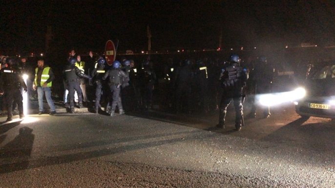 Les gendarmes mobiles libèrent le barrage de Trignac