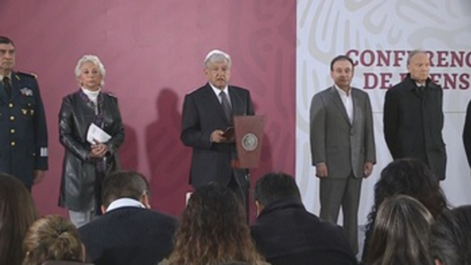 Plan de paz, relaciones con EE.UU. y situación del aeropuerto acaparan primera rueda de prensa de López Obrador