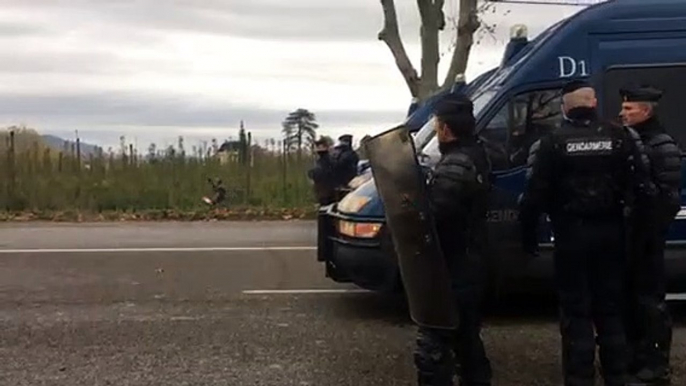 Manosque :  les lycéens face aux gendarmes mobiles