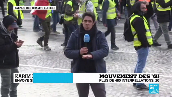 Mouvement des #GiletsJaunes : "Les CRS et les gendarmes mobiles sont en train de charger"