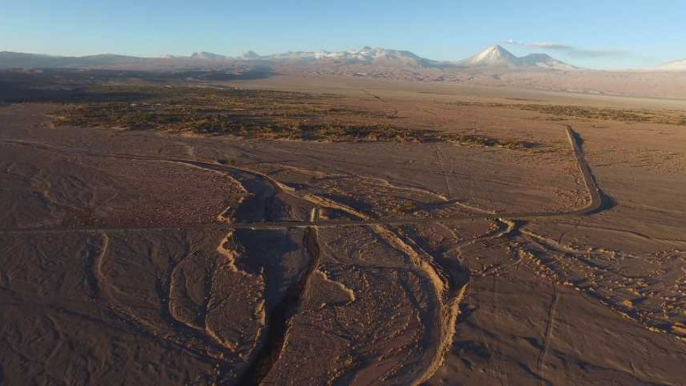 Chili : survol de la réserve nationale Los Flamencos, dans le désert de l'Atacama