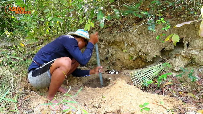 Primitive Technology: Awesome Quick Python Trap Using Electric Fan Cover That Work 100% By Men