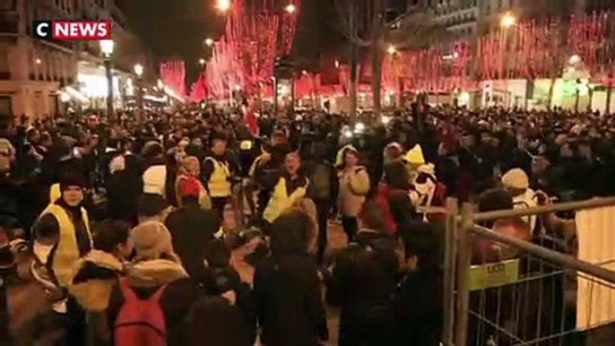 Les "gilets jaunes" sur les Champs-Elysées