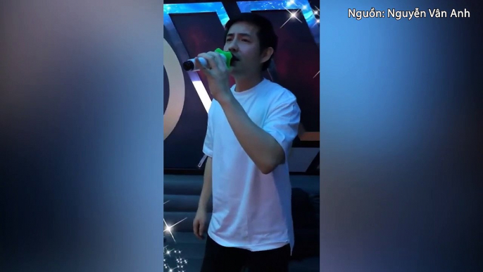 Đông Nhi quẩy chúc mừng sinh nhật Ông Cao Thắng trong phòng Karaoke