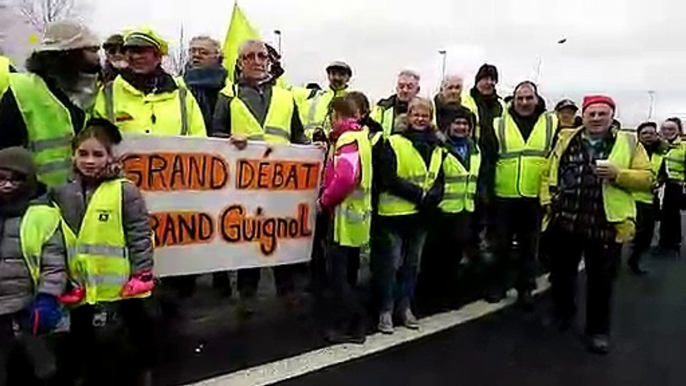 Les gilets jaunes sur le rond point de Noidans les Vesoul.