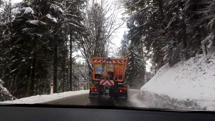 Abondance de neige : une déneigeuse en action dans les Hautes-Vosges